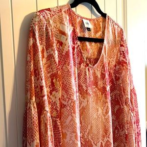 CAbi sz Md peach and coral print blouse